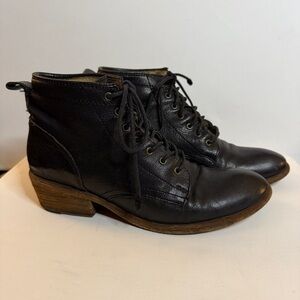 Frye Carson Black Lace Up Ankle Bootie Women Size 6